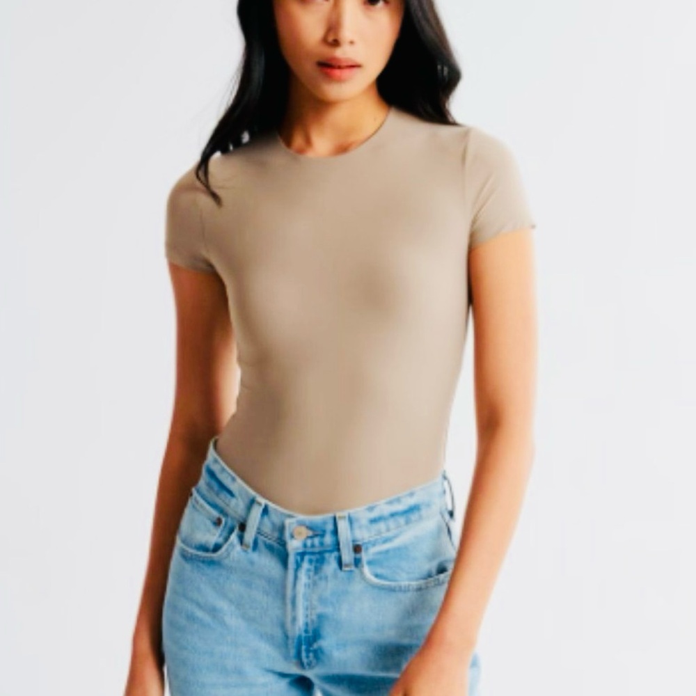 Abercrombie & Fitch Tan Short Sleeve Seamless Crew Bodysuit